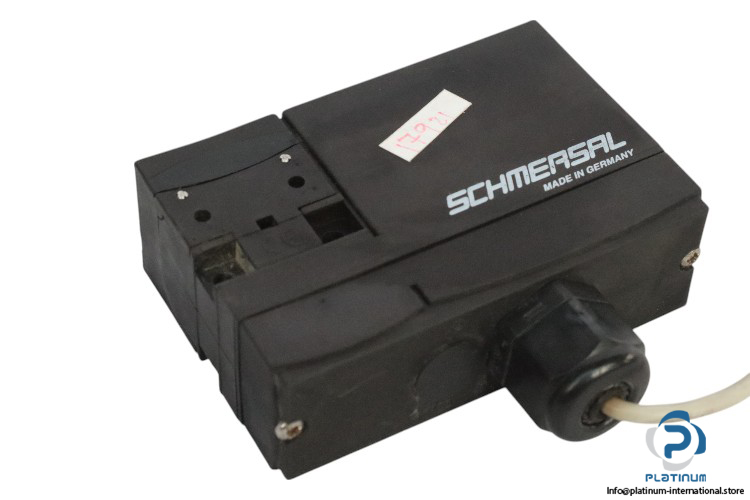 schmersal-AZM-170-02ZRKA-safety-switch-sensor-(used)