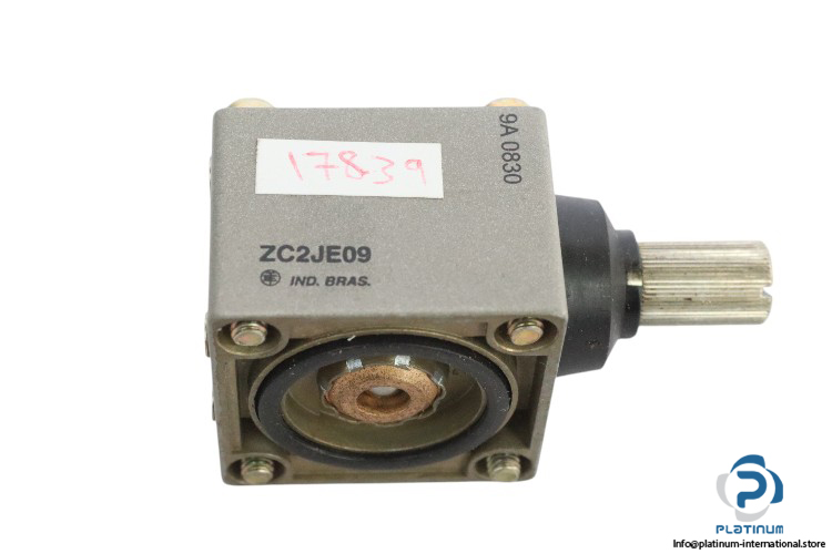 telemecanique-ZC2JE09-limit-switch-head-(new)-1