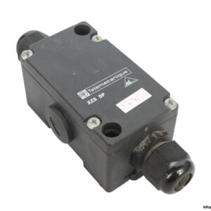 telemecanique-XZS-DP-sensor-base-cover-(used)