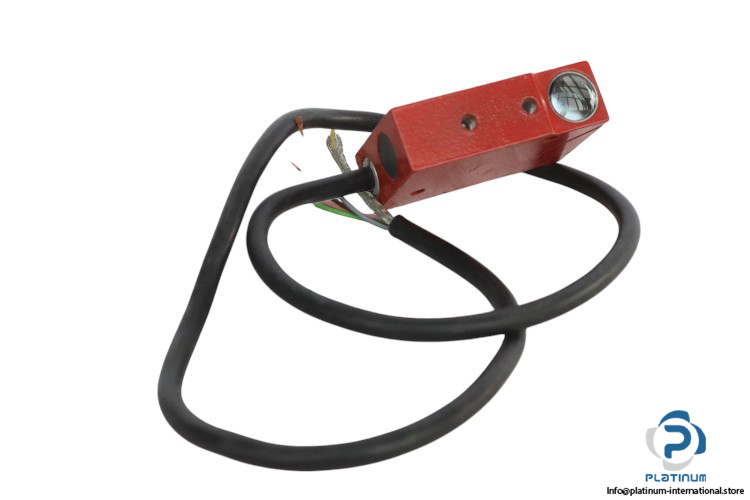 leuze-RK-72-301-energetic-diffuse-reflection-light-scanner-(used)