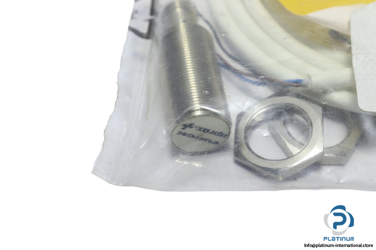 turck-BI8U-EM18WD-AP6X-inductive-sensor-(new)-1