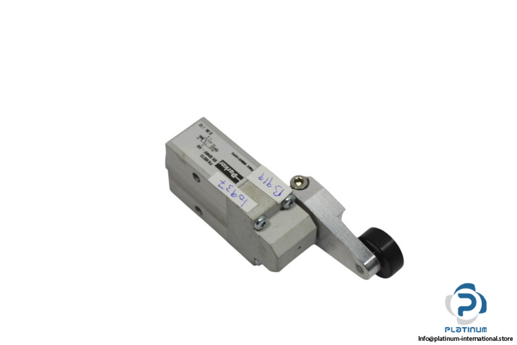 parker-K9-324RF-1_8-directional-control-valve-(New)