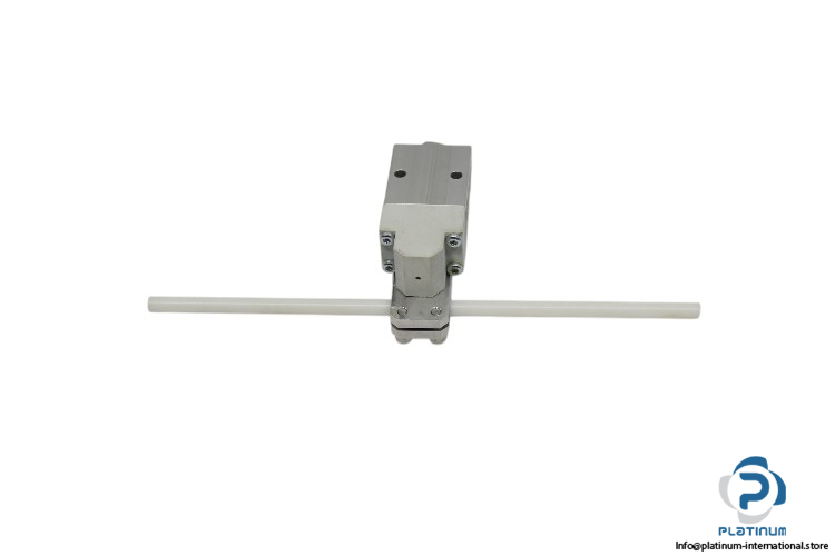 parker-K9-329RF-1_8-directional-control-valve-with-pivoted-lever-(New)