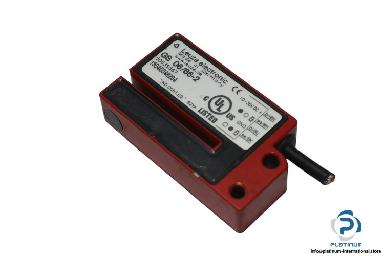 leuze-GS-06_66-2-fork-photoelectric-sensor-(used)