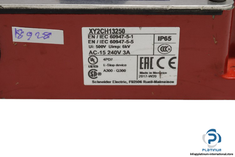 telemecanique-XY2CH13250-latching-emergency-stop-rope-pull-switch-(used)-2