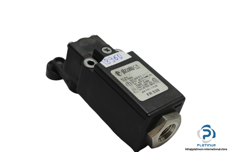 pizzato-FR-530-position-switch-with-roller-lever-(used)