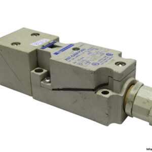 Telemecanique XS7-C40FP260 Inductive Sensor