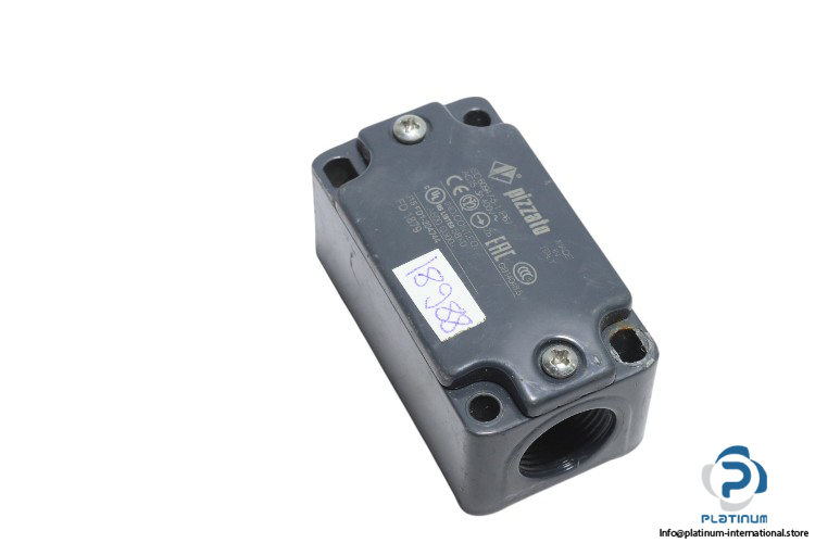 pizzato-FD-1879-safety-switch-(used)