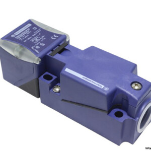 telemecanique-XS9C4A2A2P20-inductive-proximity-sensor-(new)