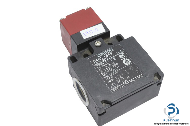 omron-D4NS-5AF-safety-door-switch-(used)-2
