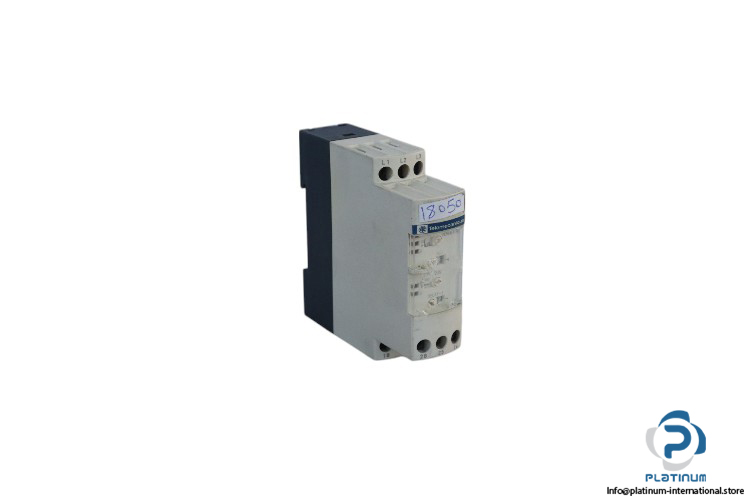 telemecanique-RM4TR32-control-relay-(used)