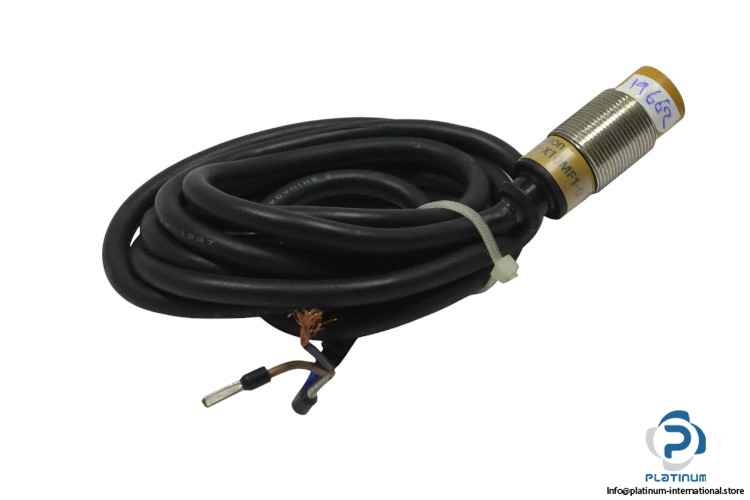omron-E2E-X10MF1-G-cylindrical-proximity-sensor-(used)