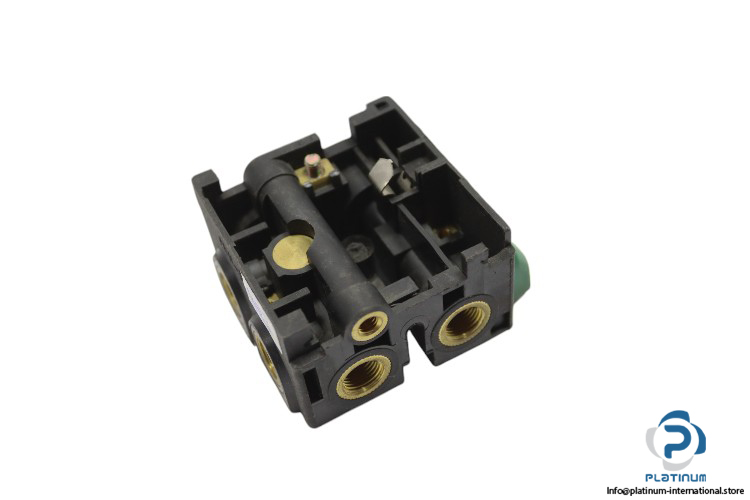 telemecanique-PVU-B-directional-valve-base-unit-(used)-1