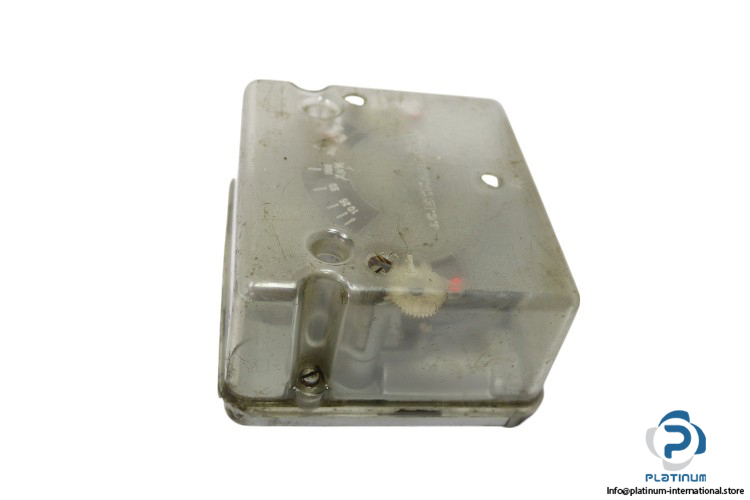 j.c.eckardt-6-411-131-pneumatic-controller(used)