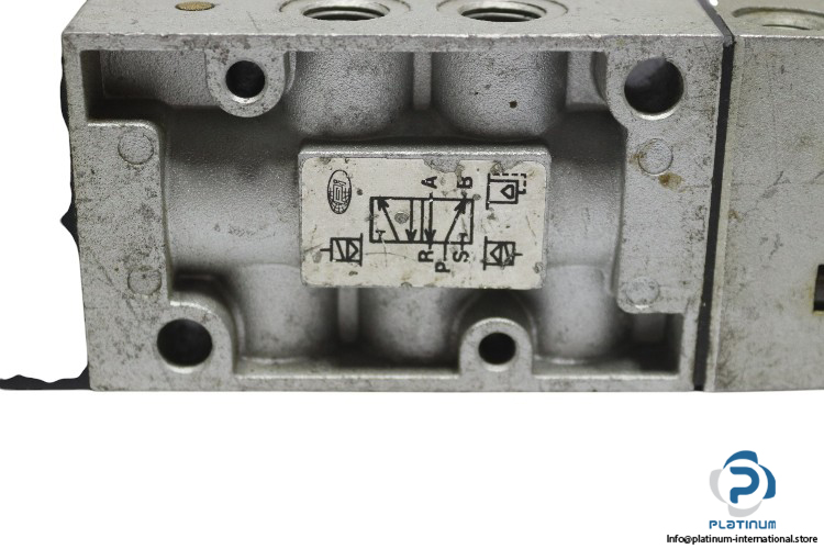 pi-42523C-pneumatic-manual-valve-(used)-2