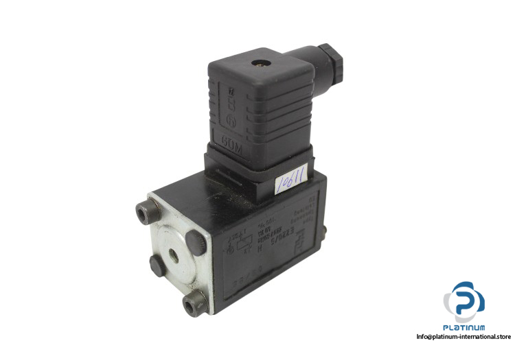 h-l-E220_5-H-directional-control-valve-(used)-1