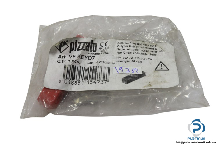 pizzato-VF-KEYD7-angled-actuator(new)-1