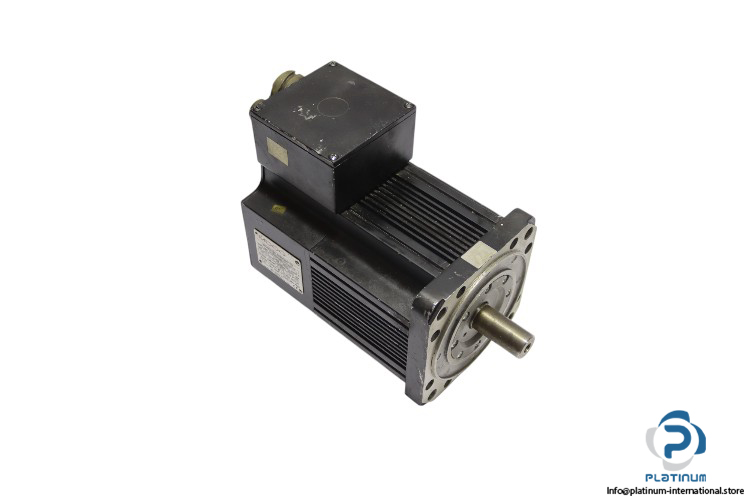 moog-FAS-T-2-M2-045-17-06-00-brushless-servomotor-used