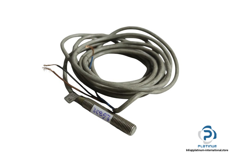 microdetectors-AE1_AP-1A-cylindrical-inductive-sensor-(used)