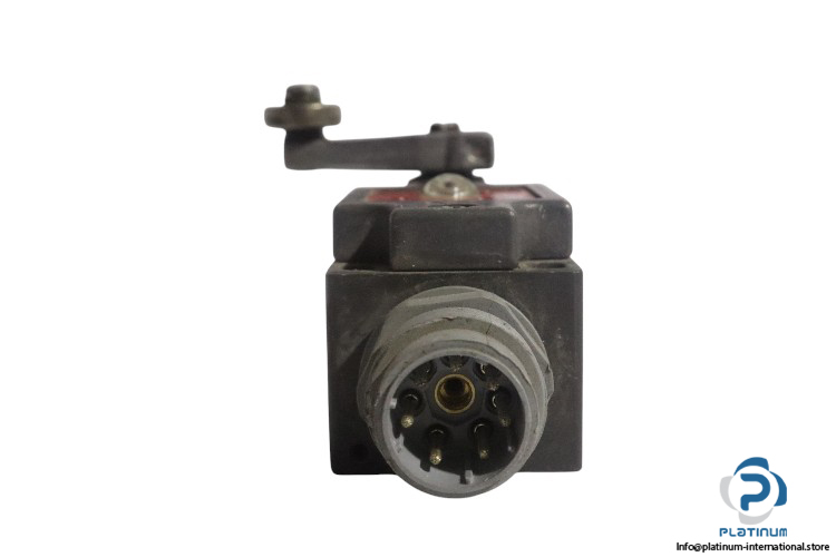 euchner-NZ2HS-511L060-safety-switch-(used)-1