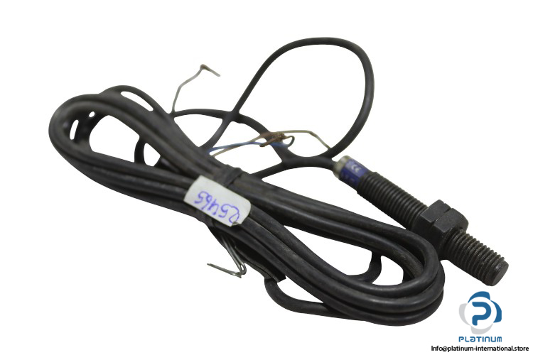 telemecanique-XS4P08PA370-inductive-proximity-sensor(used)