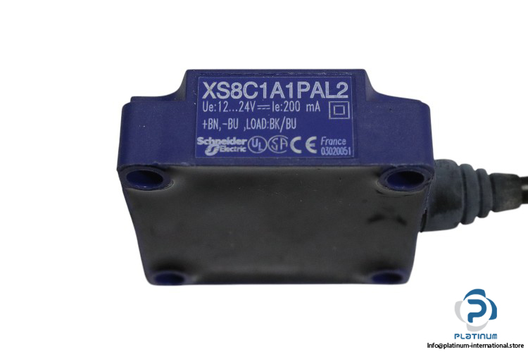 telemecanique-XS8C1A1PAL2-inductive-sensor-(new)-2