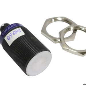 telemecanique-XS1M30PAW01D-inductive-sensor-(used)