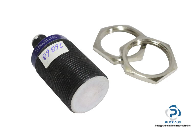 telemecanique-XS1M30PAW01D-inductive-sensor-(used)