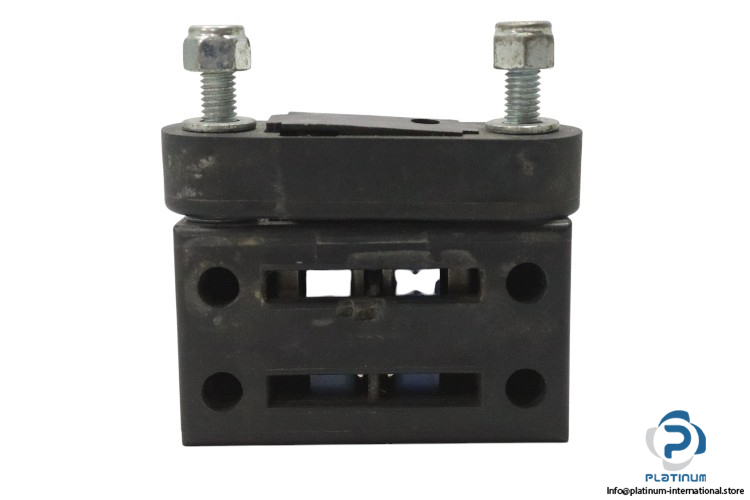 schmersal-AZ-16-12ZVRK-M20-safety-switch-(used)-1