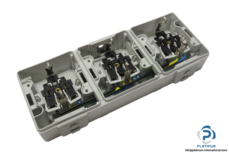 siemens-5UB4-731-gang-plug-socket-(used)-3