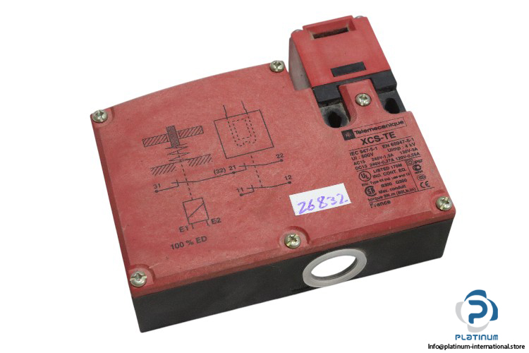 telemecanique-XCS-TE7311-safety-switch-(new)