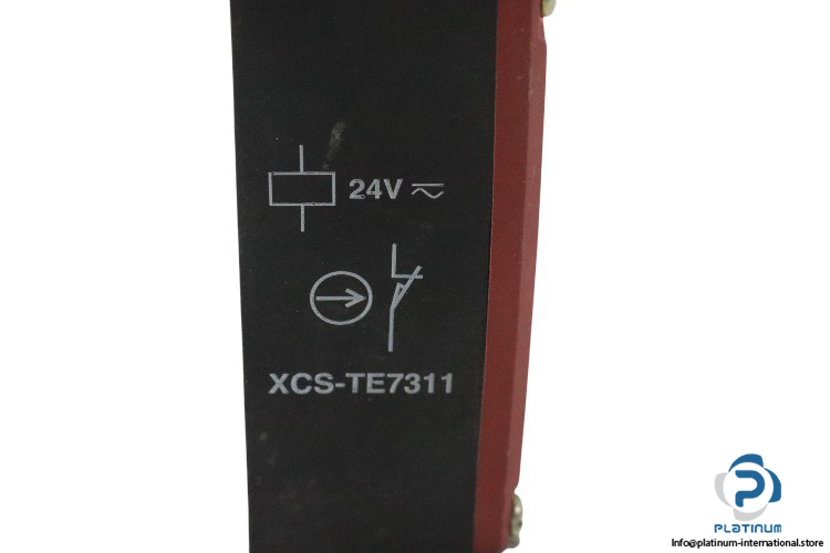 telemecanique-XCS-TE7311-safety-switch-(new)-2
