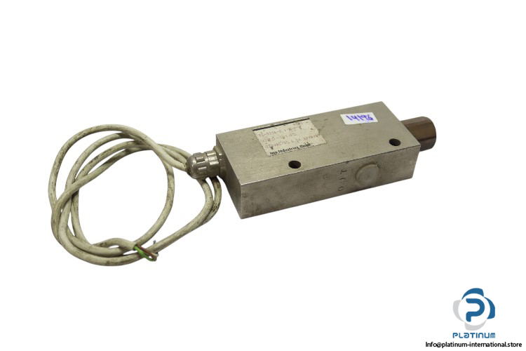 gems-FS-925E-2.0-M-P-W-flow-switch-(used)
