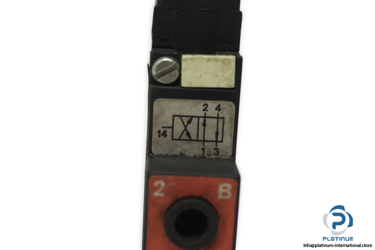 burkert-0470-G-4.0-NBR-EA-D6-solenoid-valve-(used)-1