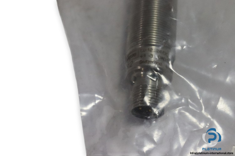 telemecanique-XS918R1PAM12-inductive-proximity-sensor-(new)-3