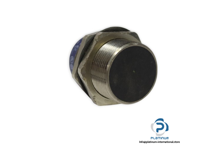 telemecanique-XS130B3PAM12-inductive-sensor-(used)-1