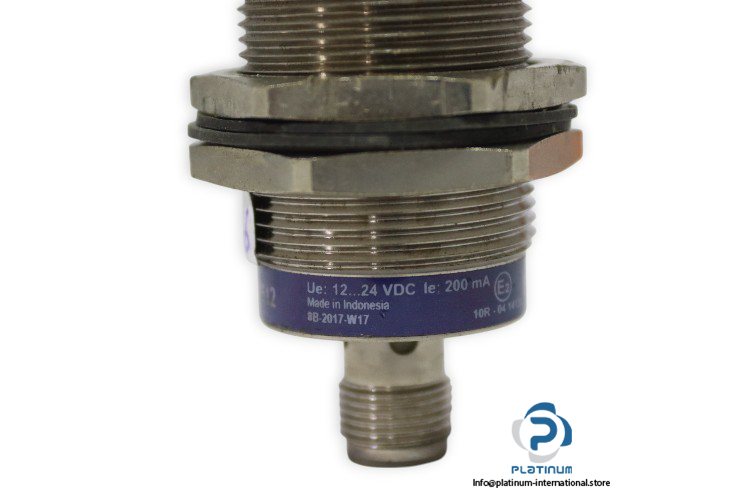 telemecanique-XS130B3PAM12-inductive-sensor-(used)-3