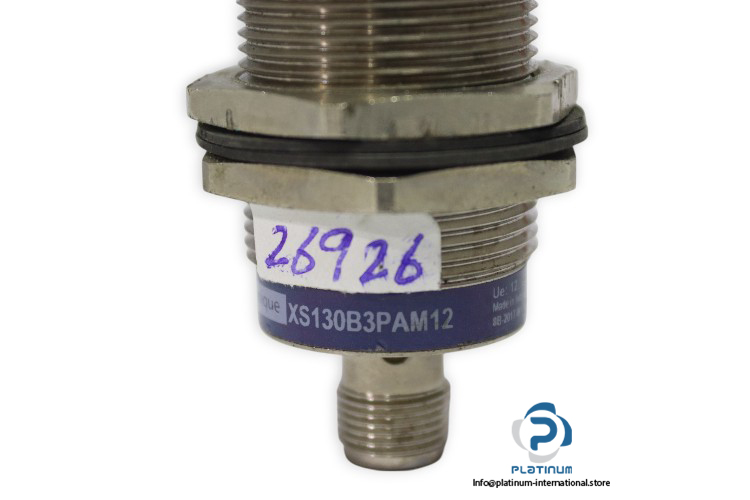 telemecanique-XS130B3PAM12-inductive-sensor-(used)-5