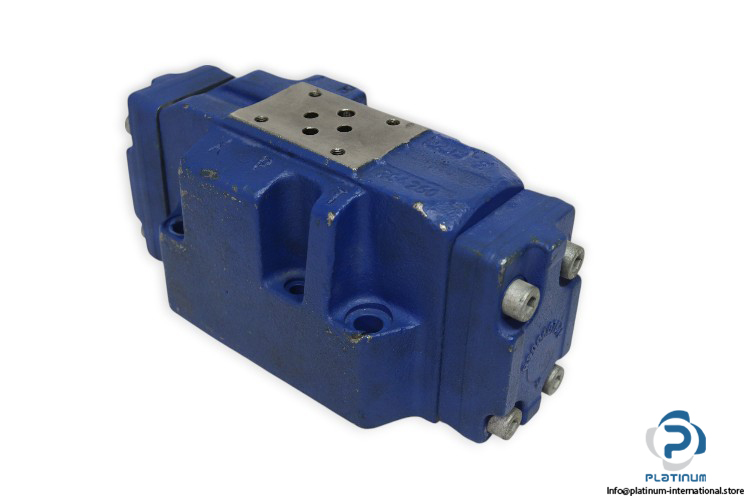 rexroth-R900976076-directional-spool-valve-(used)