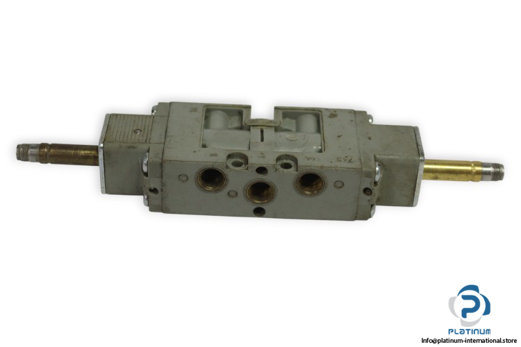 bosch-0-820-022-602-double-solenoid-valve-used-2