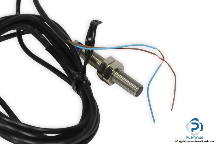 telemecanique-XS1M08MA230-inductive-proximity-sensor-(new)