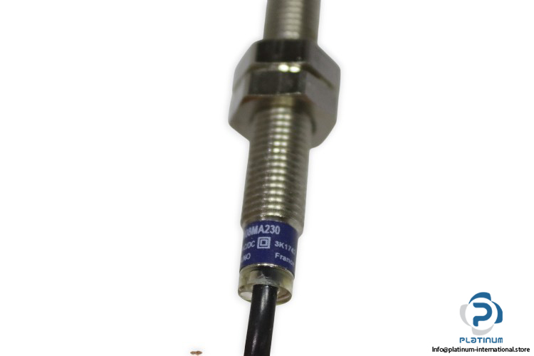 telemecanique-XS1M08MA230-inductive-proximity-sensor-(new)-3