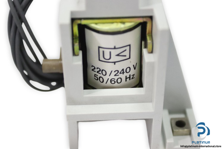 bticino-9M_220-undervoltage-relay-module-(new)-1