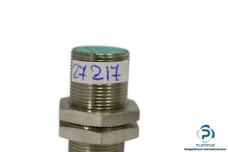 pepperl-fuchs-NBB8-18GM60-B3-V1-inductive-sensor-(used)-2