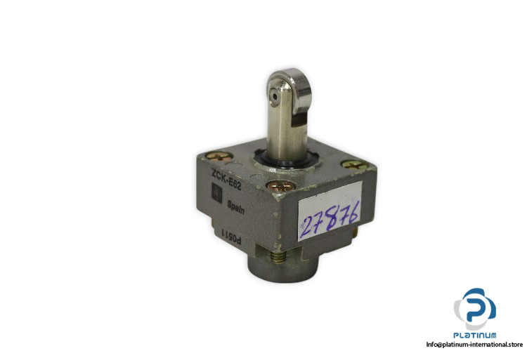 telemecanique-ZCK-E62-limit-switch-head-(used)