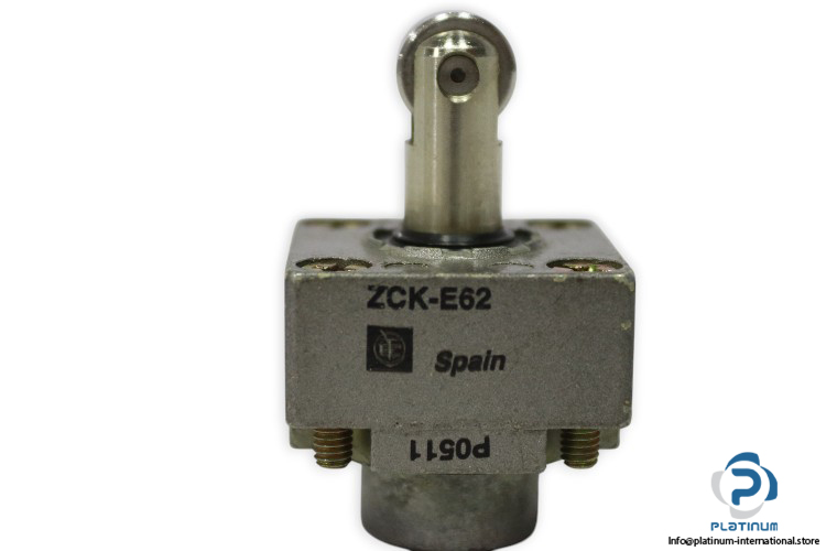 telemecanique-ZCK-E62-limit-switch-head-(used)-2