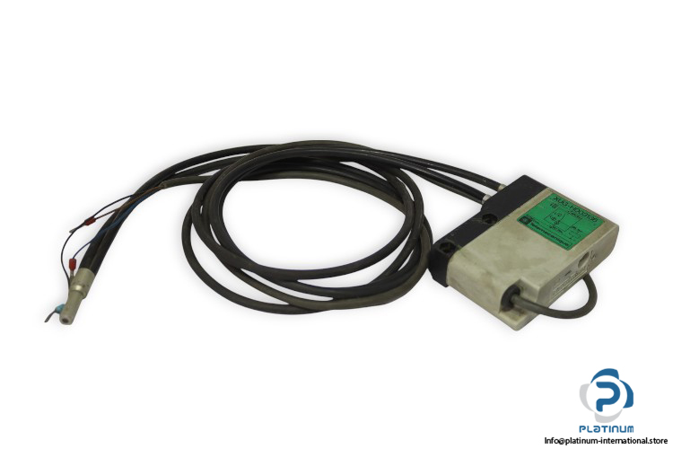 telemecanique-XUG-H003136-photoelectric-sensor-used