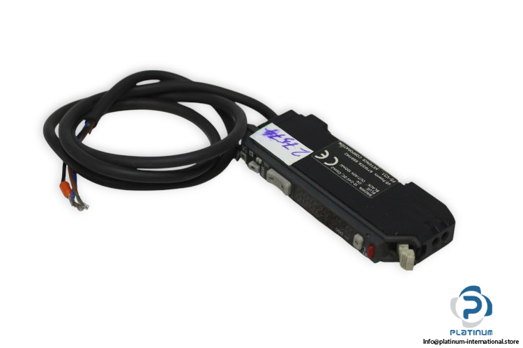 keyence-FS-V31-fiber-amplifier-(used)