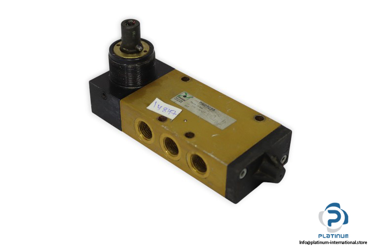 pneumax-PN07255-hand-lever-valve-(used)