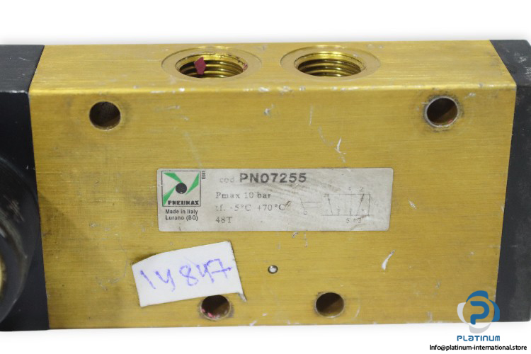pneumax-PN07255-hand-lever-valve-(used)-1